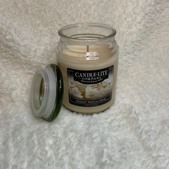 🆕CANDLE-LITE 18oz Large Glass Jar Candle Vanilla - Picture 3 of 7